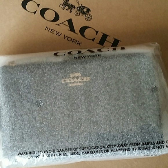 {SOLD}❤️COACH LEATHER DOUBLE ZIP WRISTLET ❤️❤️‍ - Picture 6 of 6